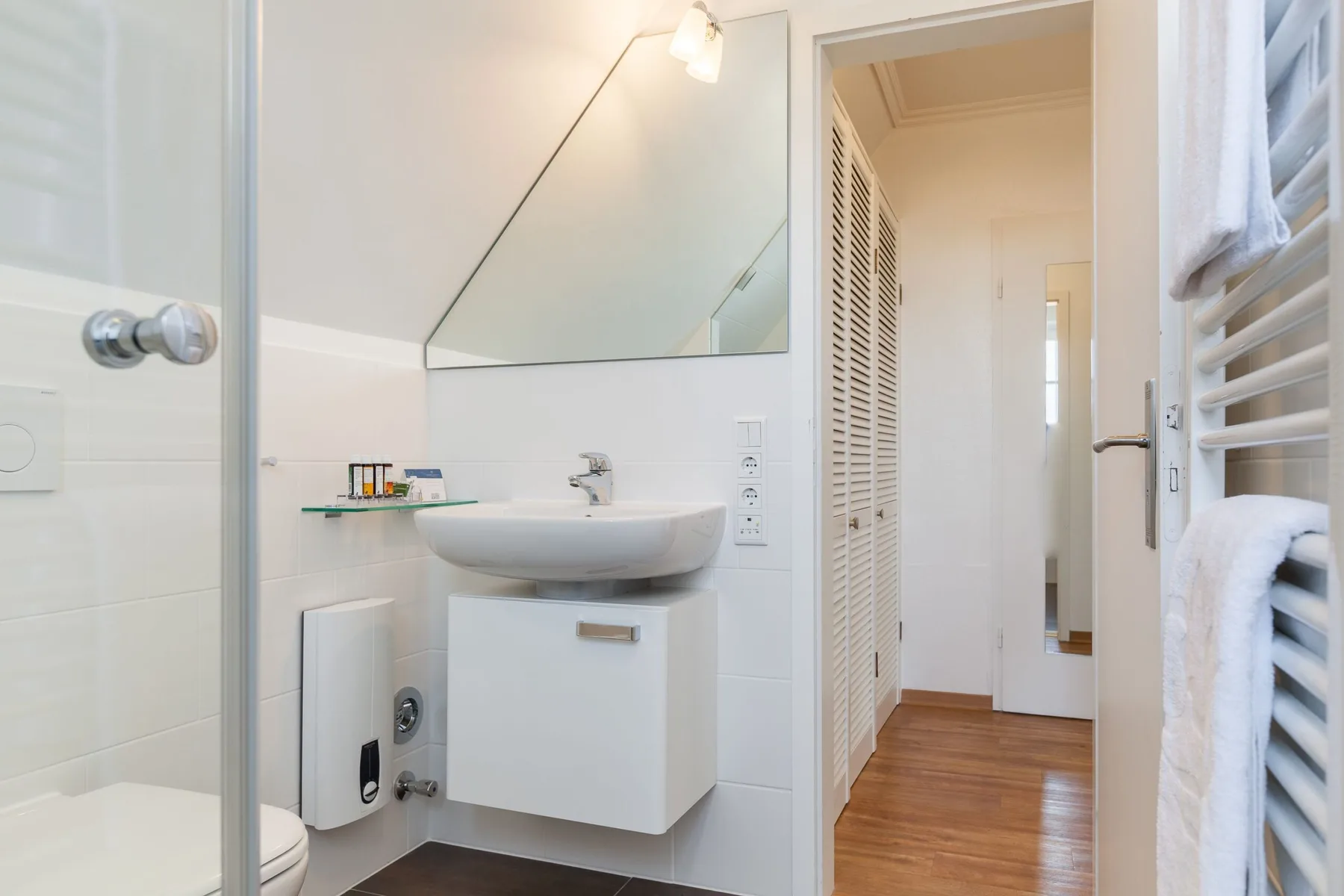 2-Raum-Appartement im OG und DG, ca. 43qm² Nutzfläche für bis zu 2 Personen.