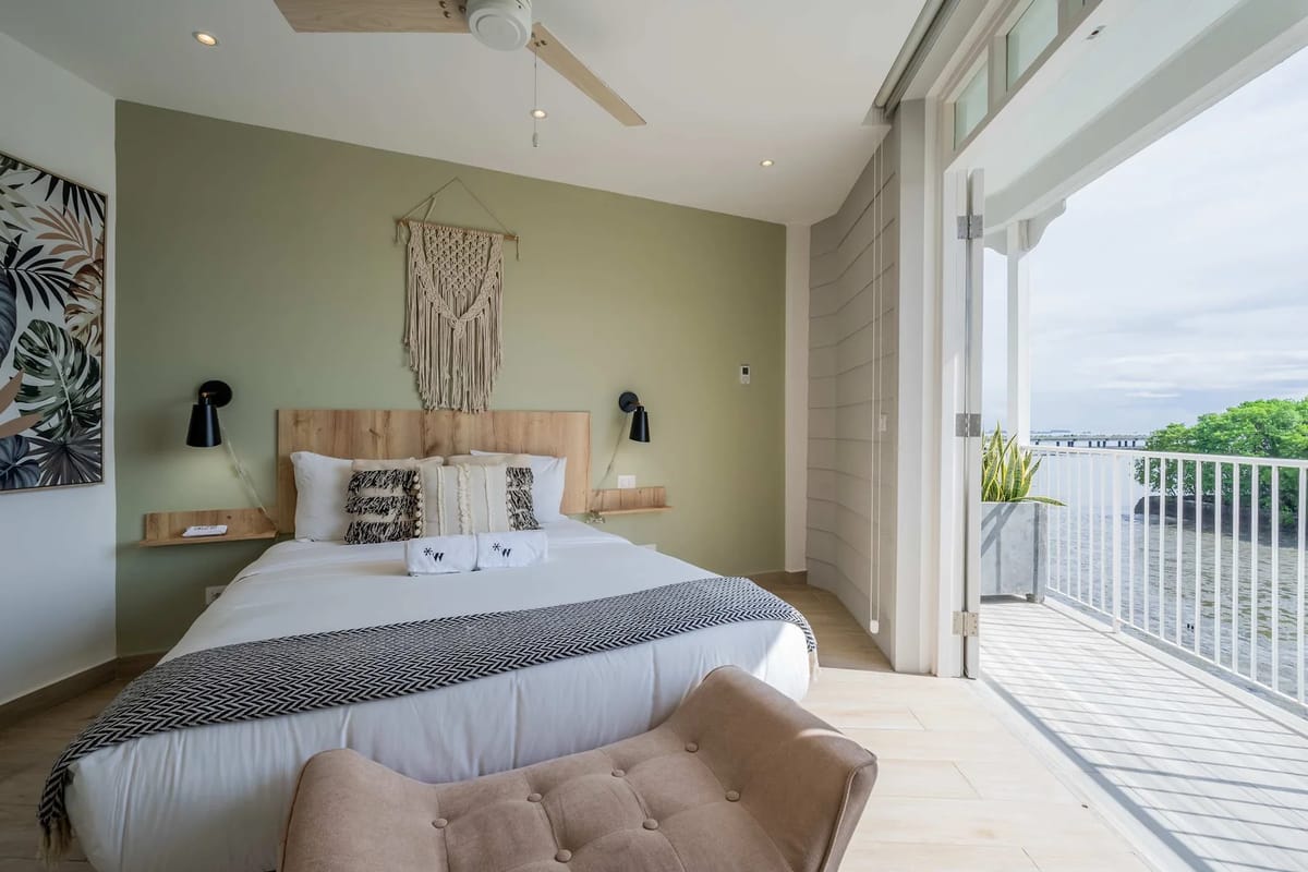 Charming 1BR in Casco Antiguo w/ Balcony