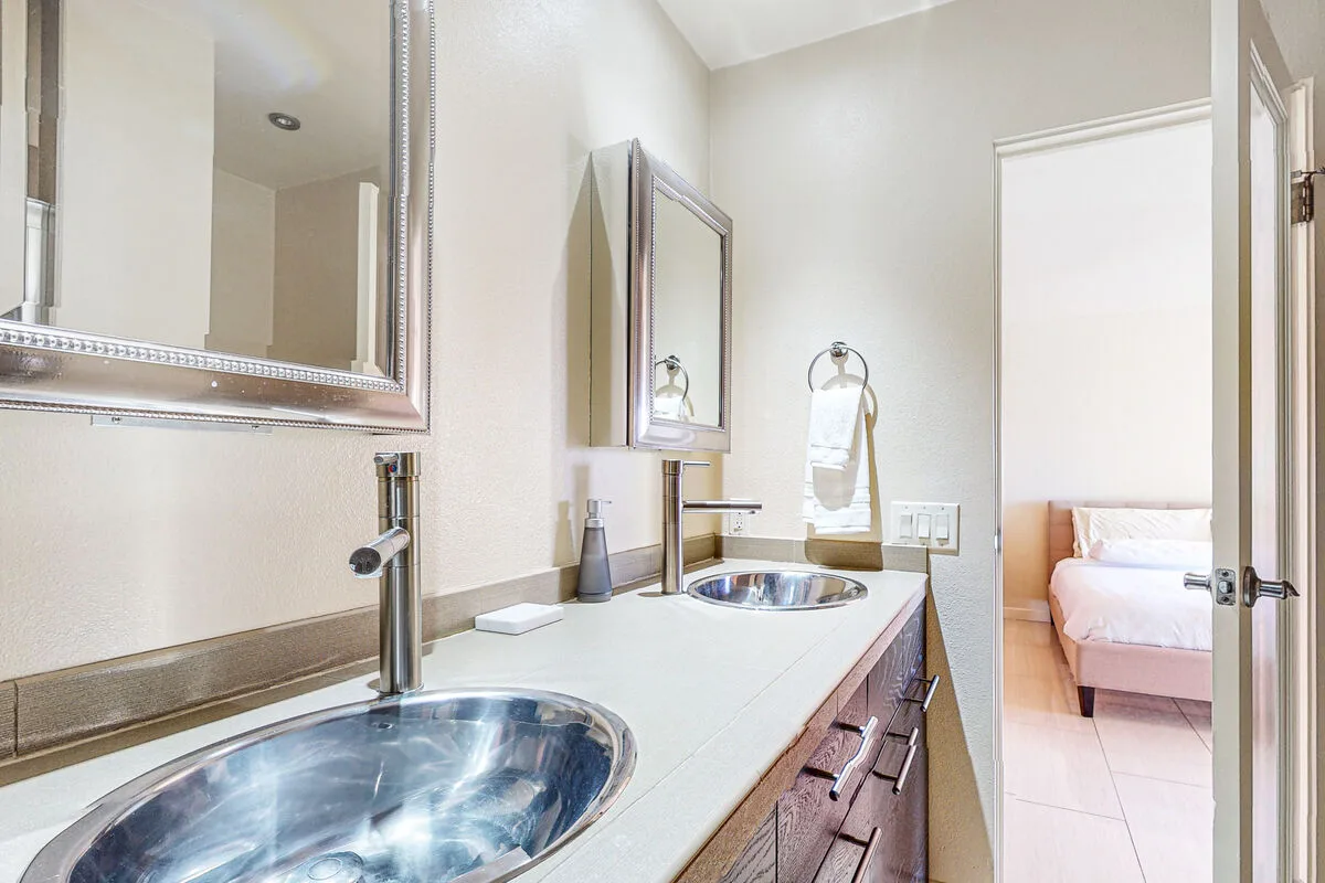 Panoramic Southridge Views Condo