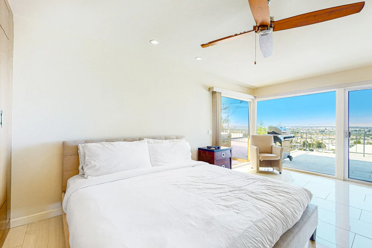 Panoramic Southridge Views Condo