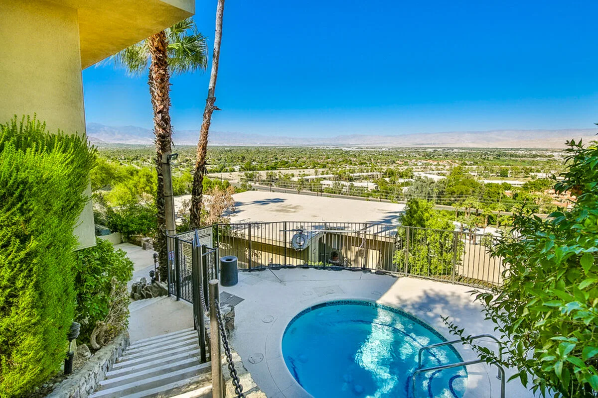 Panoramic Southridge Views Condo