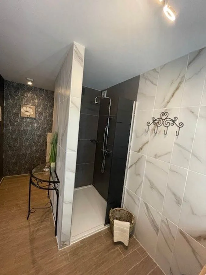 Baño de la habitación Spontin