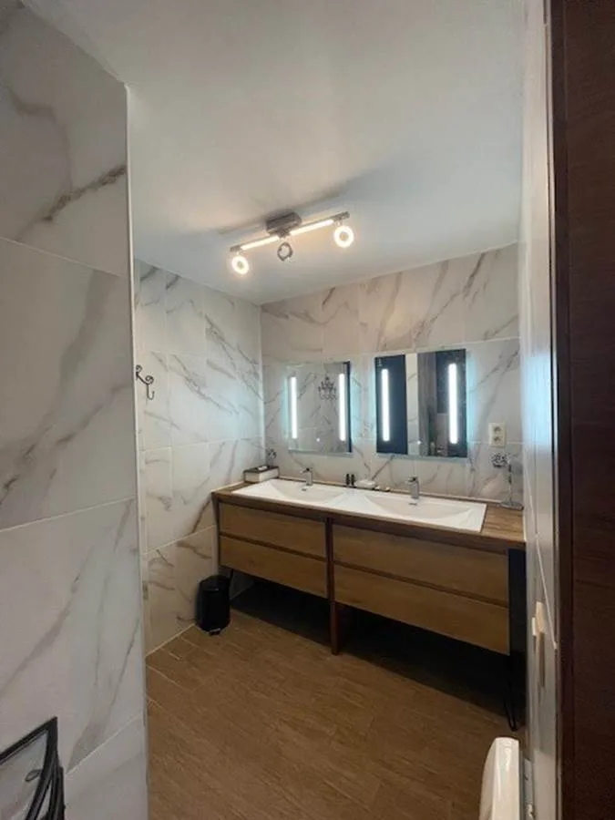 Baño de la habitación Spontin