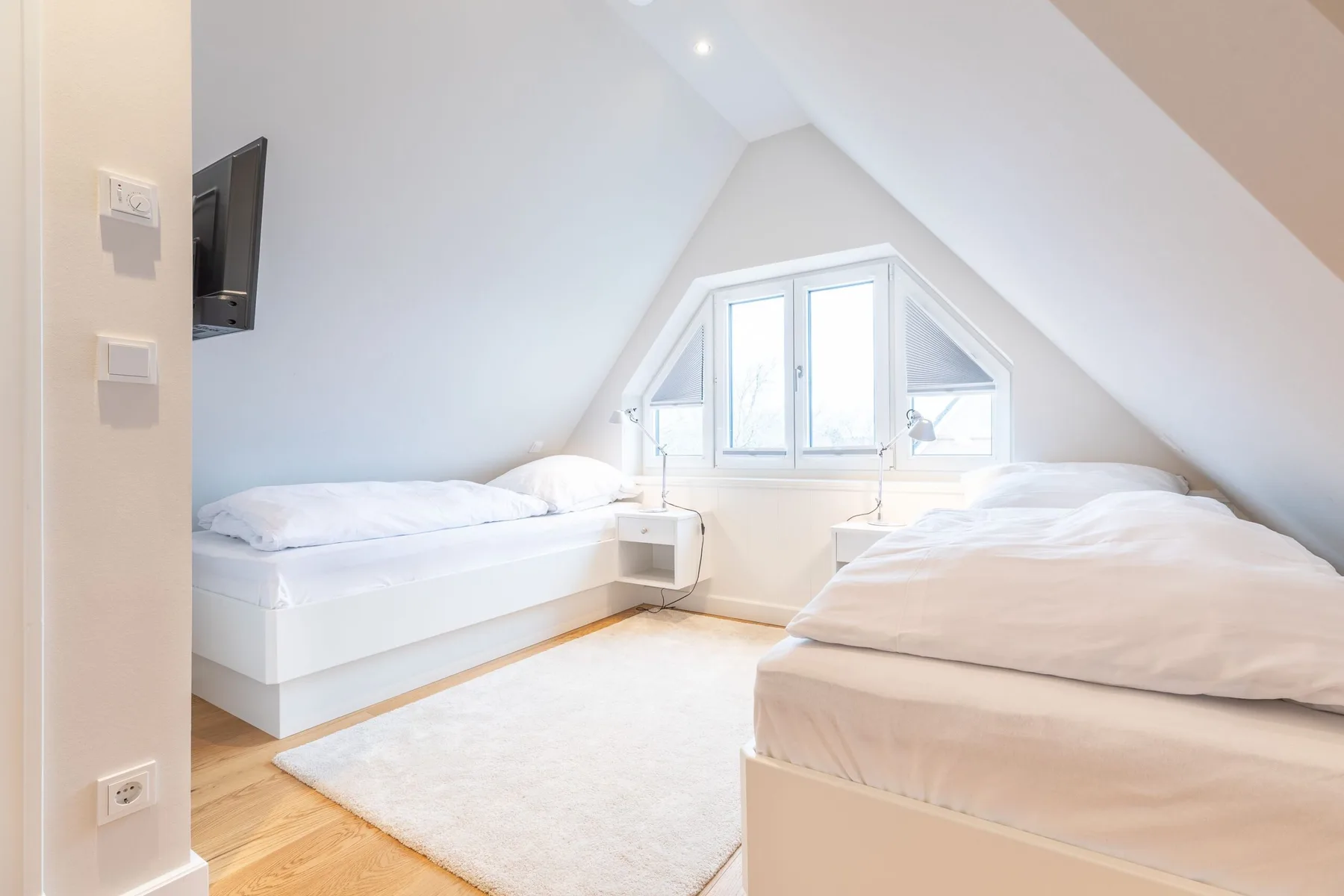 Hausteil mit ca. 144m² Nutzfläche im UG/EG/OG/DG für bis zu 7 Personen.