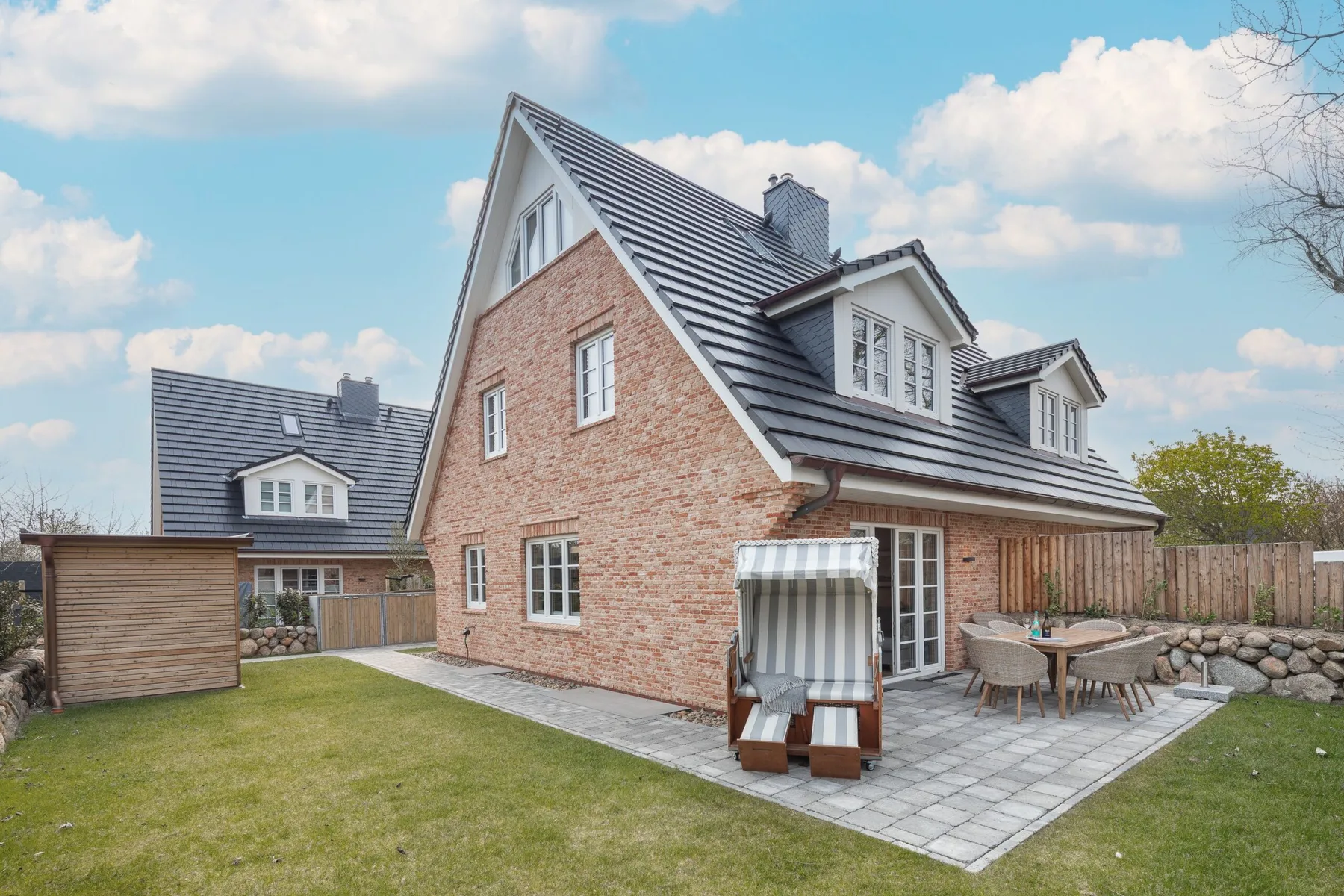 Hausteil mit ca. 144m² Nutzfläche im UG/EG/OG/DG für bis zu 7 Personen.