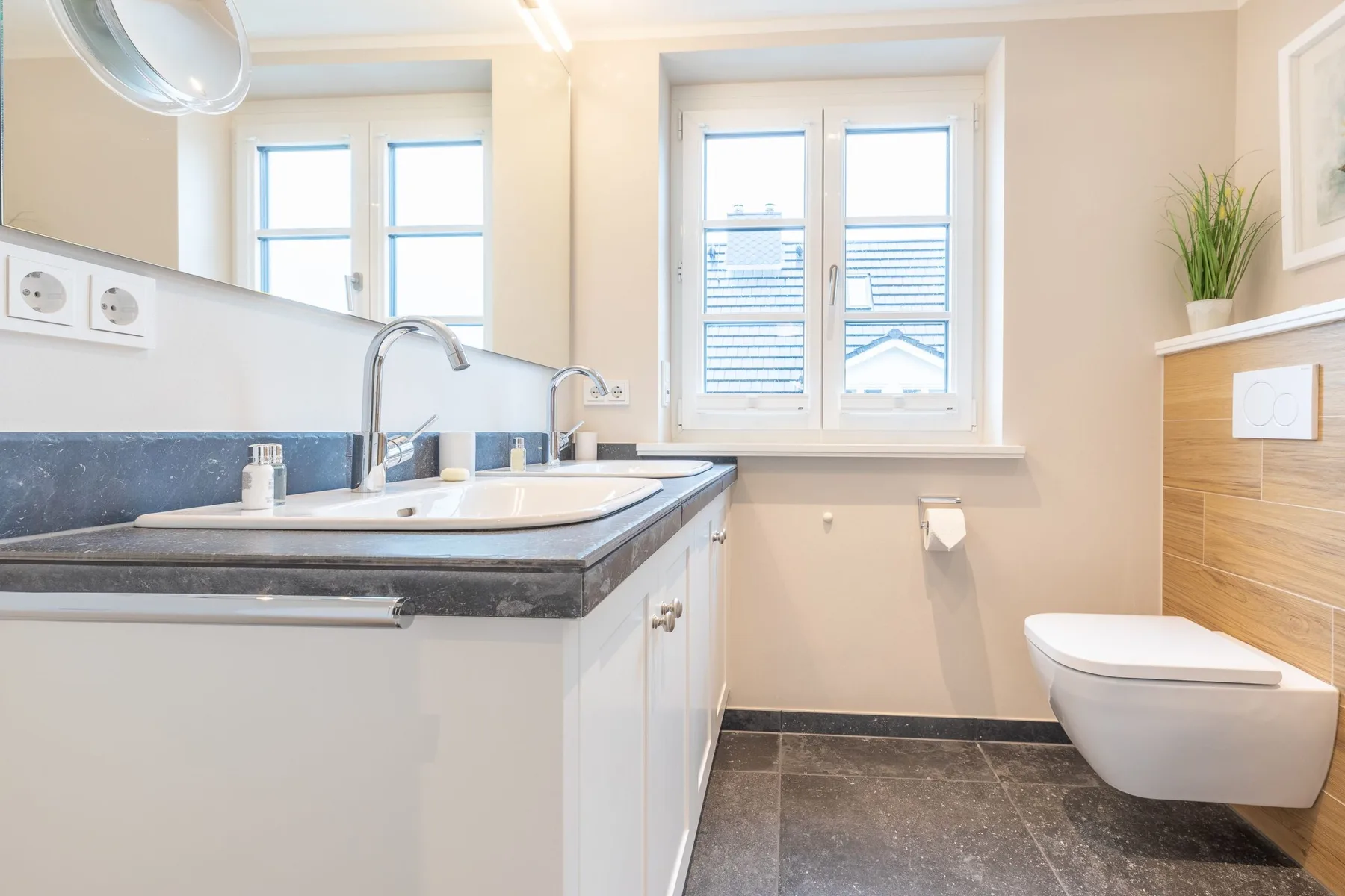 Hausteil mit ca. 144m² Nutzfläche im UG/EG/OG/DG für bis zu 7 Personen.