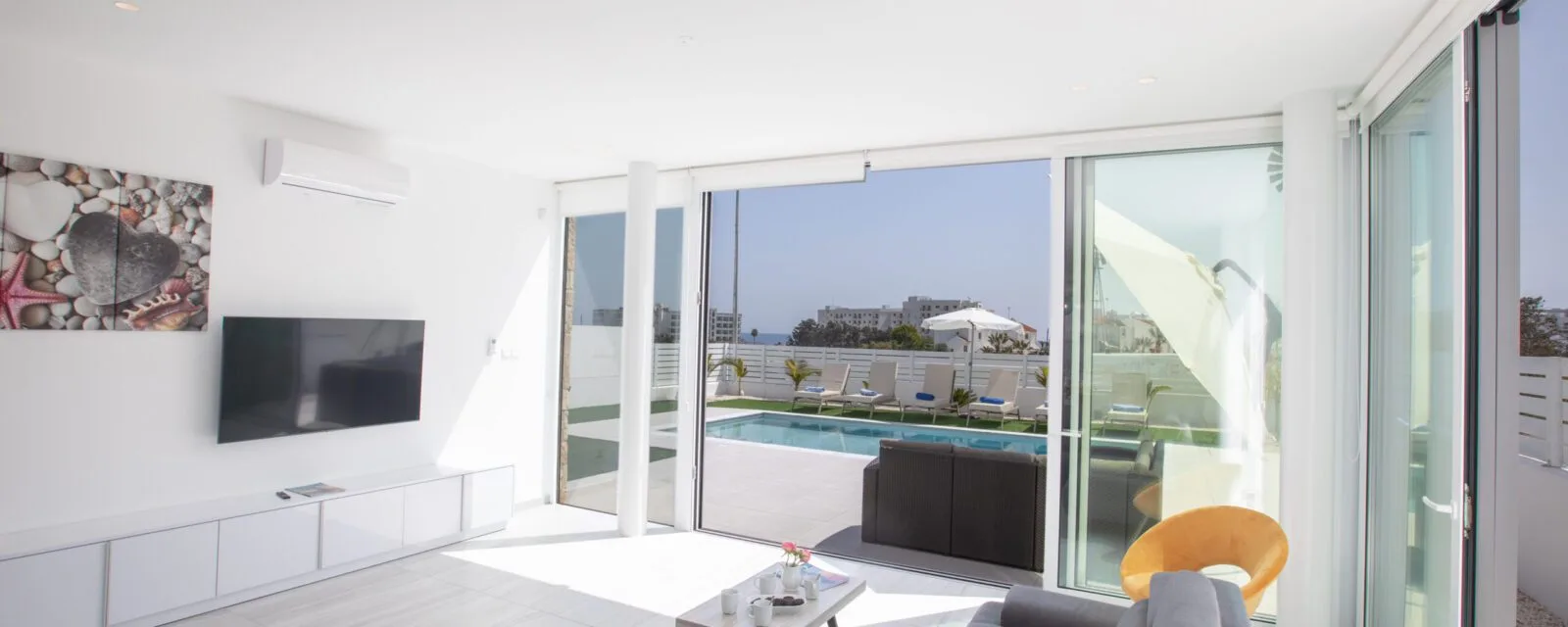 Living room opening onto the pool