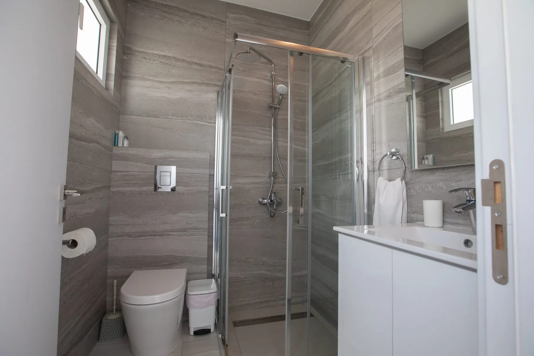 Modern bathroom