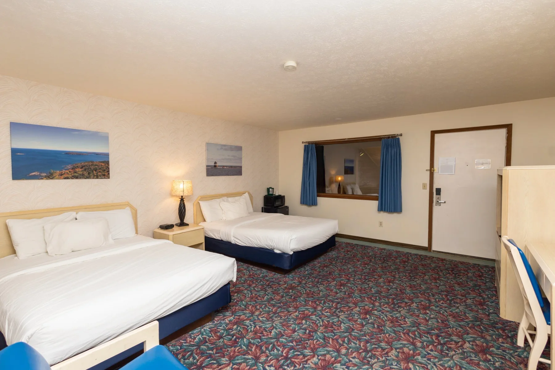 Interior entry of a double-queen room