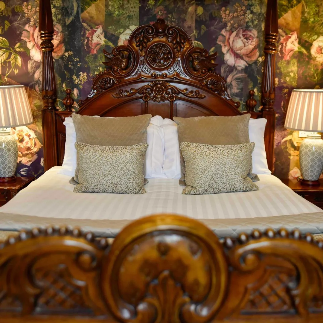 Four-poster bed detail