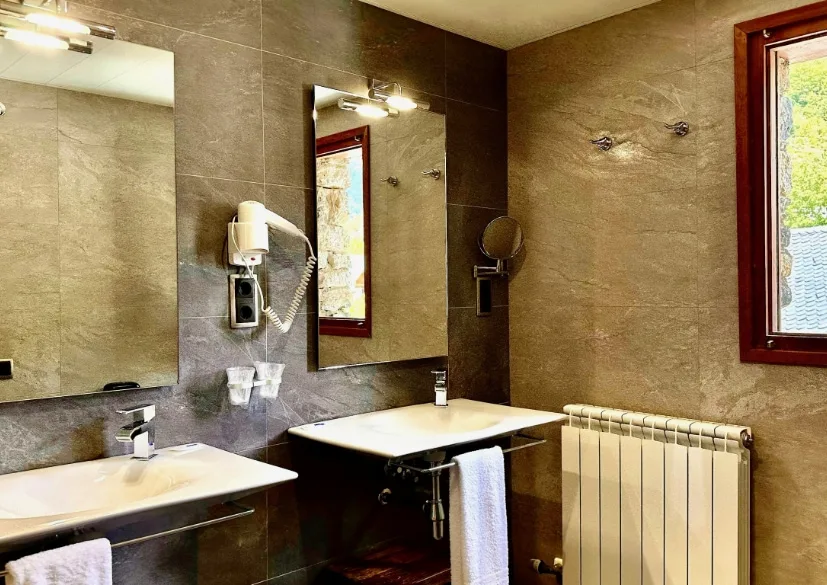 Lavabo del baño de la habitación superior