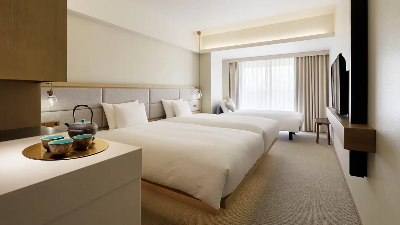 Habitación deluxe con dos camas individuales y diván
