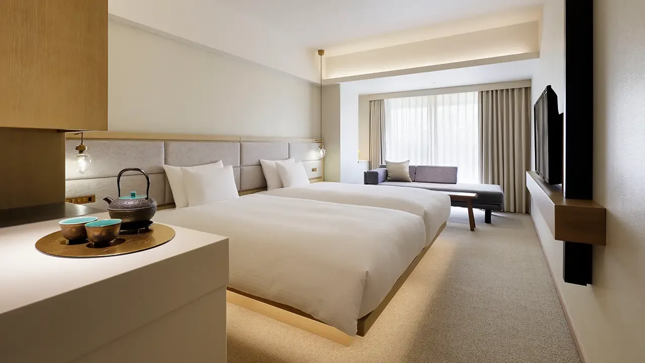 Habitación deluxe con dos camas individuales y diván