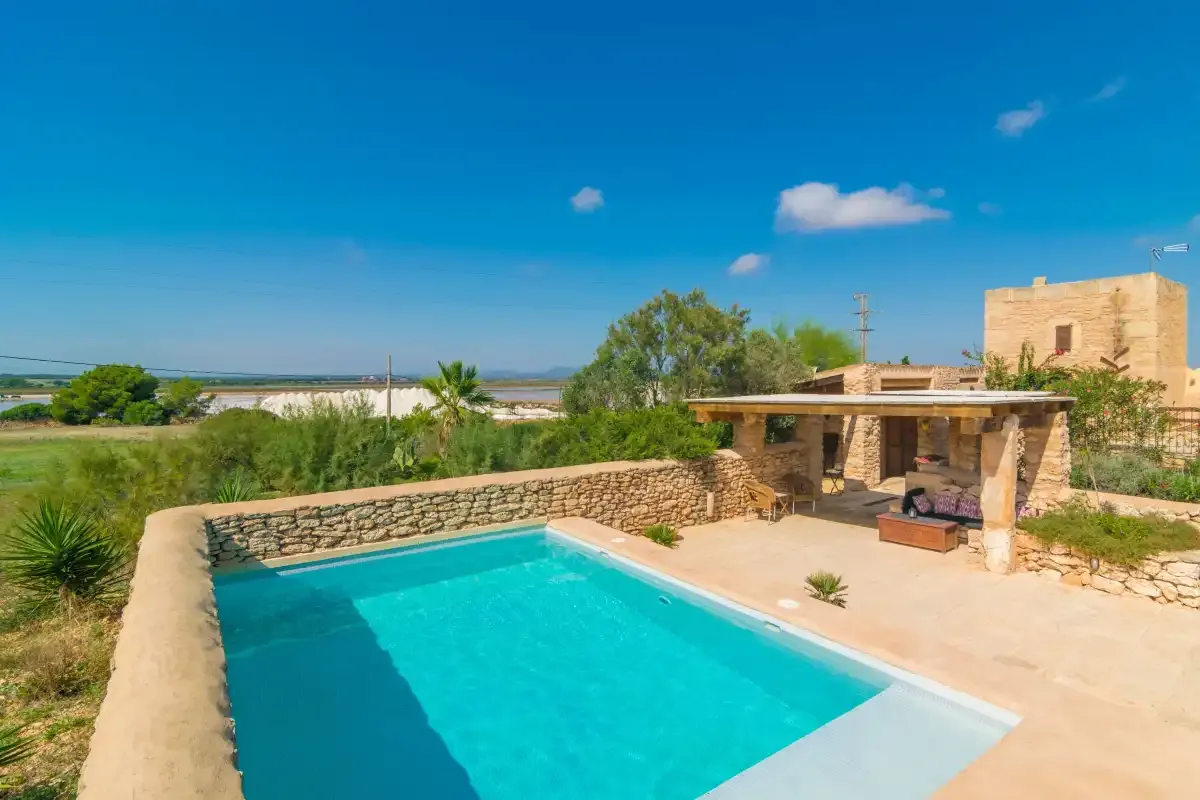 Holiday rentals in Villa es molí des trenc, Campos