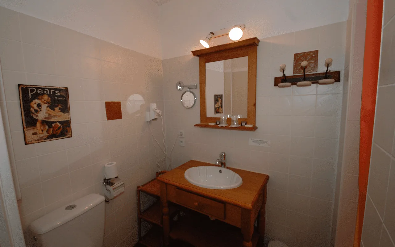 Room 01 — large room, first floor