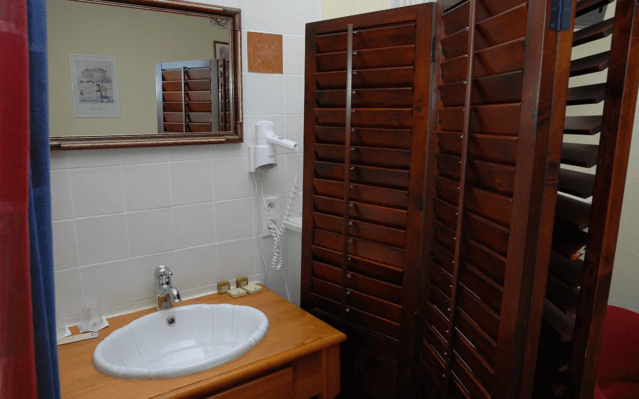 Room 02 — large room