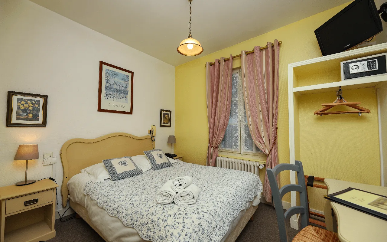 Room 04 — small room, first floor