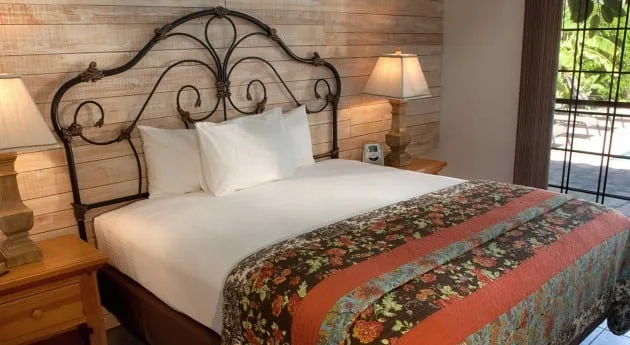 King Poolside room bed and nightstands