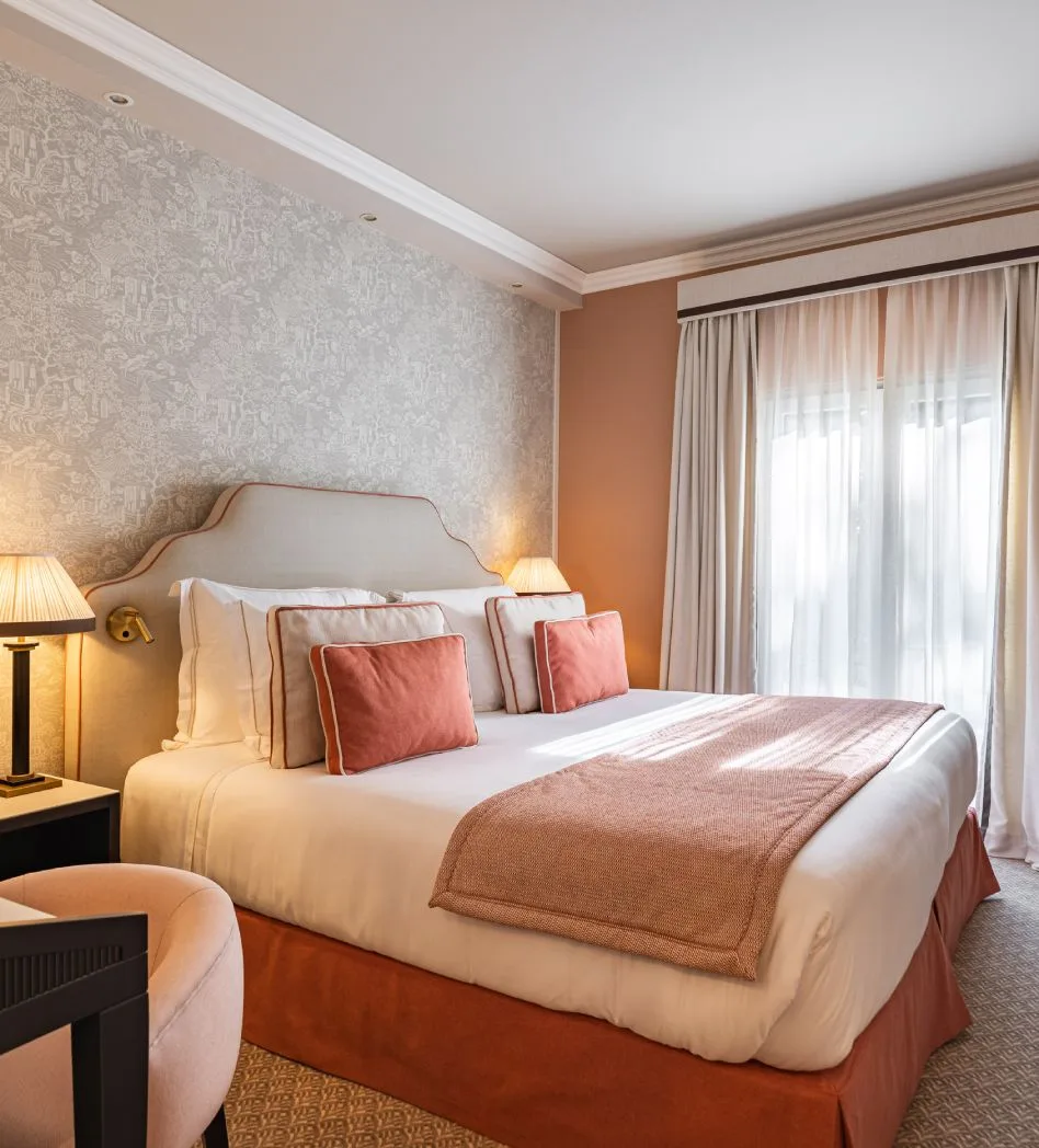 Bedroom with a double bed and soft lighting.