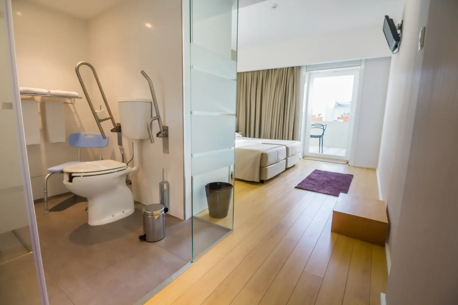 Room adapted for guests with reduced mobility