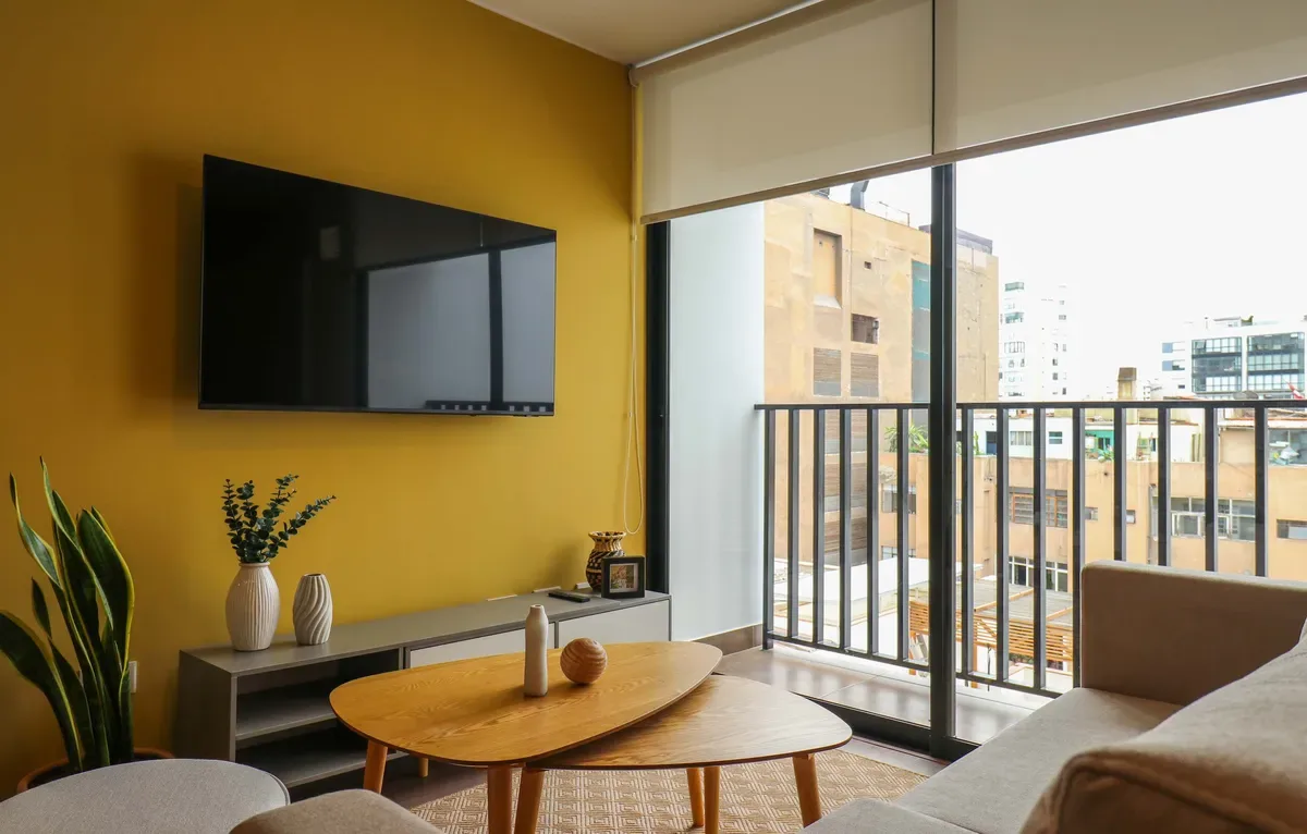 Prime 2BR w/ Balcony in Miraflores