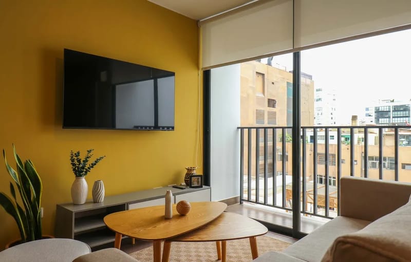 Prime 2BR w/ Balcony in Miraflores