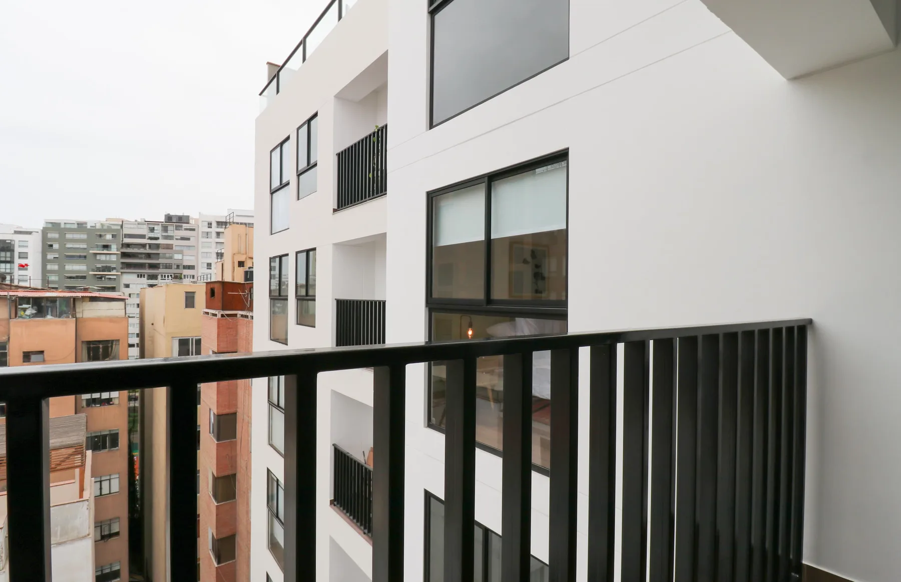 Prime 2BR w/ Balcony in Miraflores