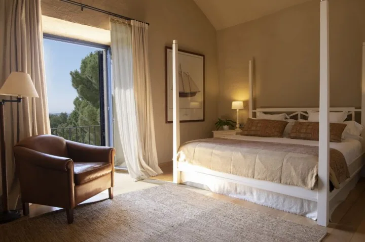 Guest room