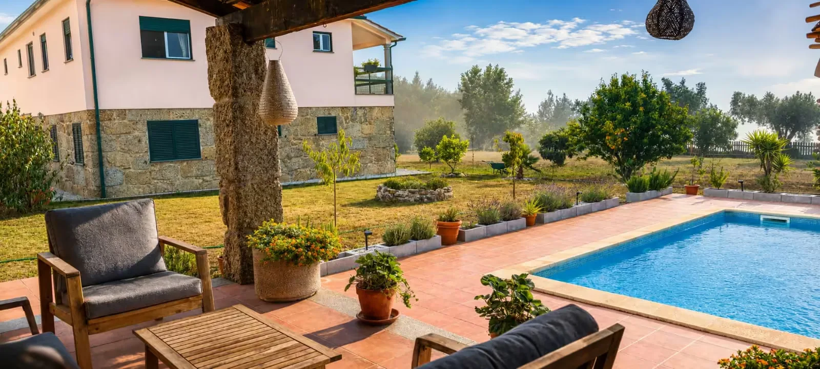 Swimming pool and main house at Quinta da Barroca do Cabo