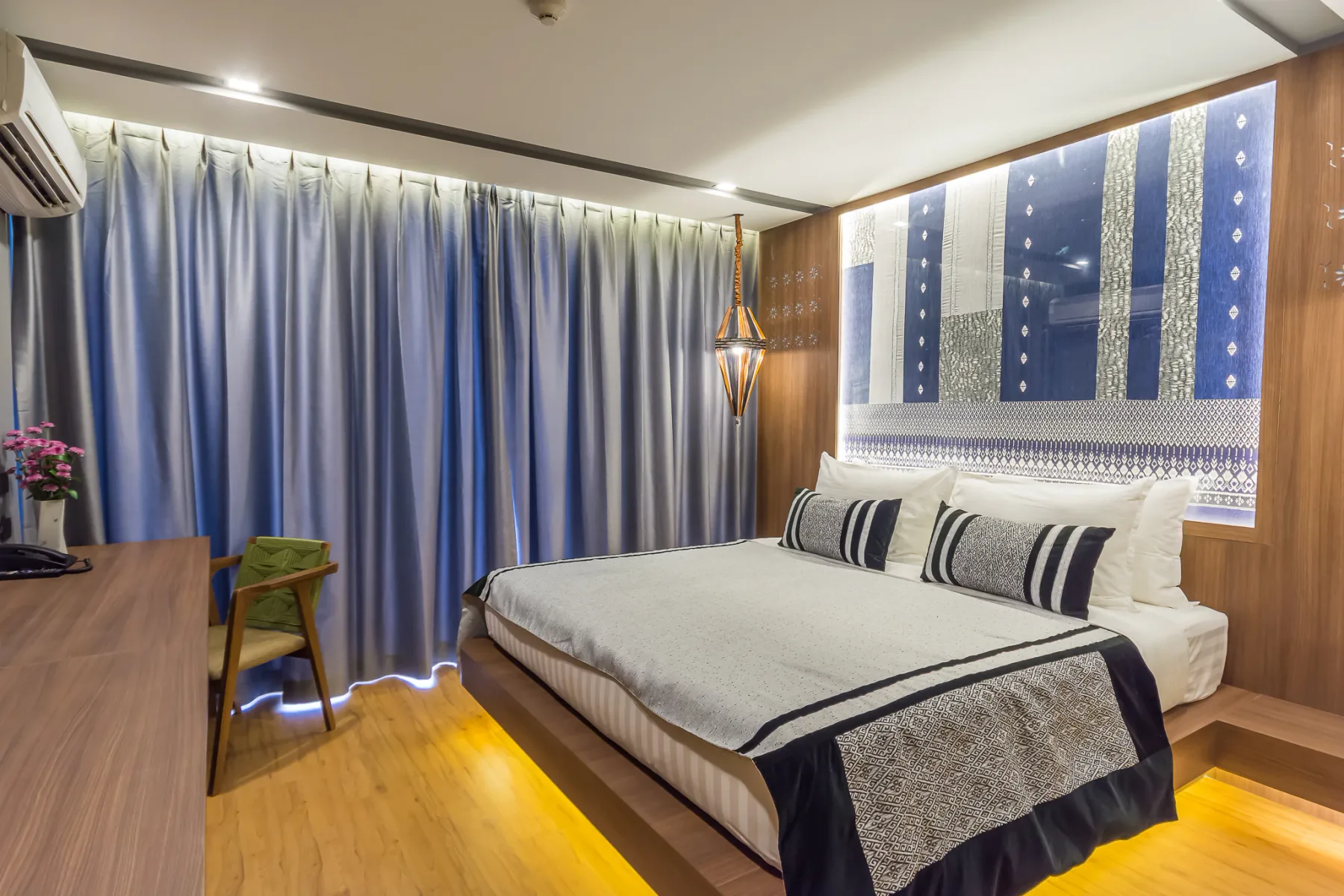 Habitación tipo estudio con cama king