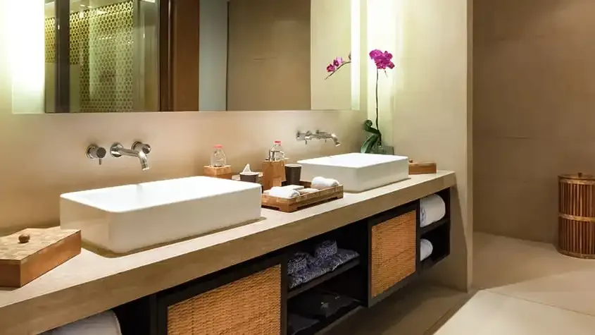 Interior del baño de la suite Ocean