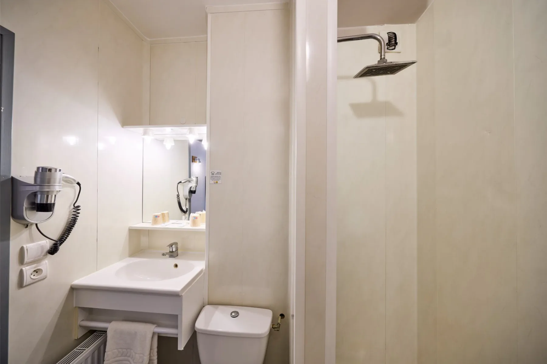 Habitación con cama king