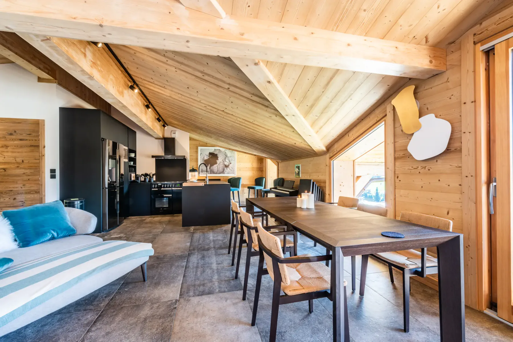 Precioso comedor de planta abierta del apartamento familiar Tahoe en Les Gets