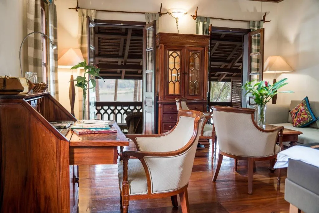 Mai Dou wood accents and Lao decor in the Junior Suite Riverview