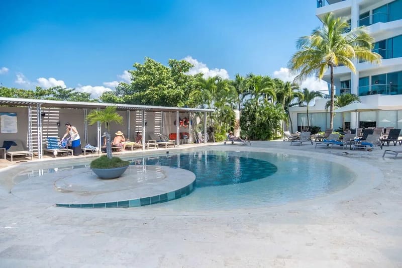 Comfy 2BR w/ Ocean View and Pool in CTG