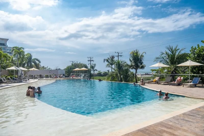 Comfy 2BR w/ Ocean View and Pool in CTG