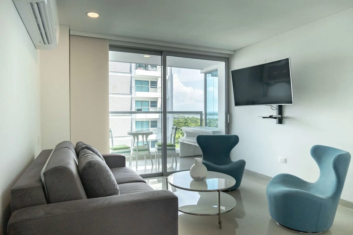 Comfy 2BR w/ Ocean View and Pool in CTG
