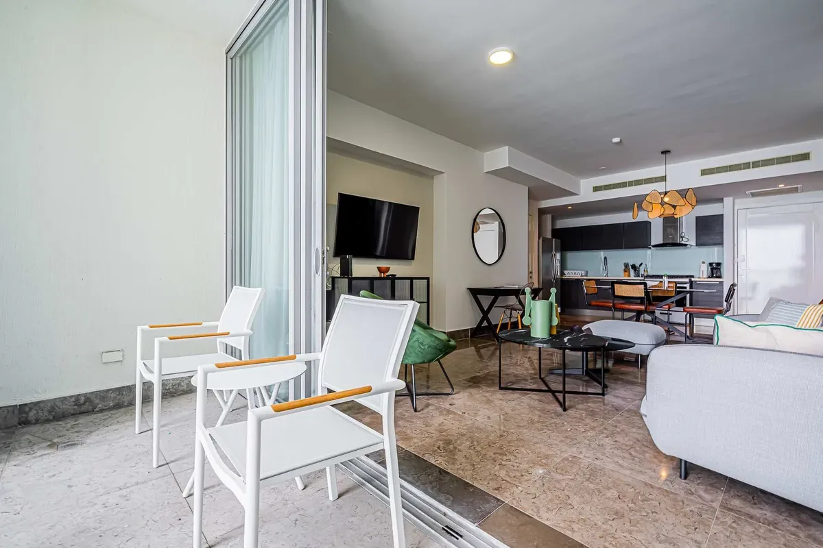 Luxury 1BR in Marbella w/ Balcony & View