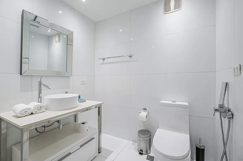 Luxury 1BR in Marbella w/ Balcony & View