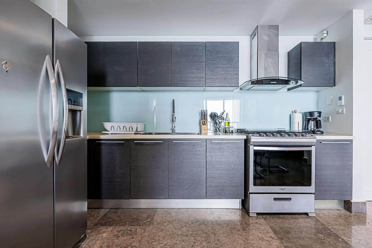Luxury 1BR in Marbella w/ Balcony & View