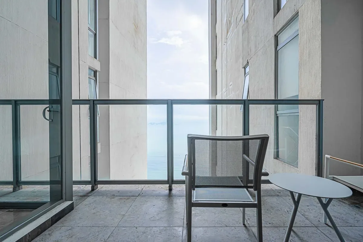 Luxury 1BR in Marbella w/ Balcony & View
