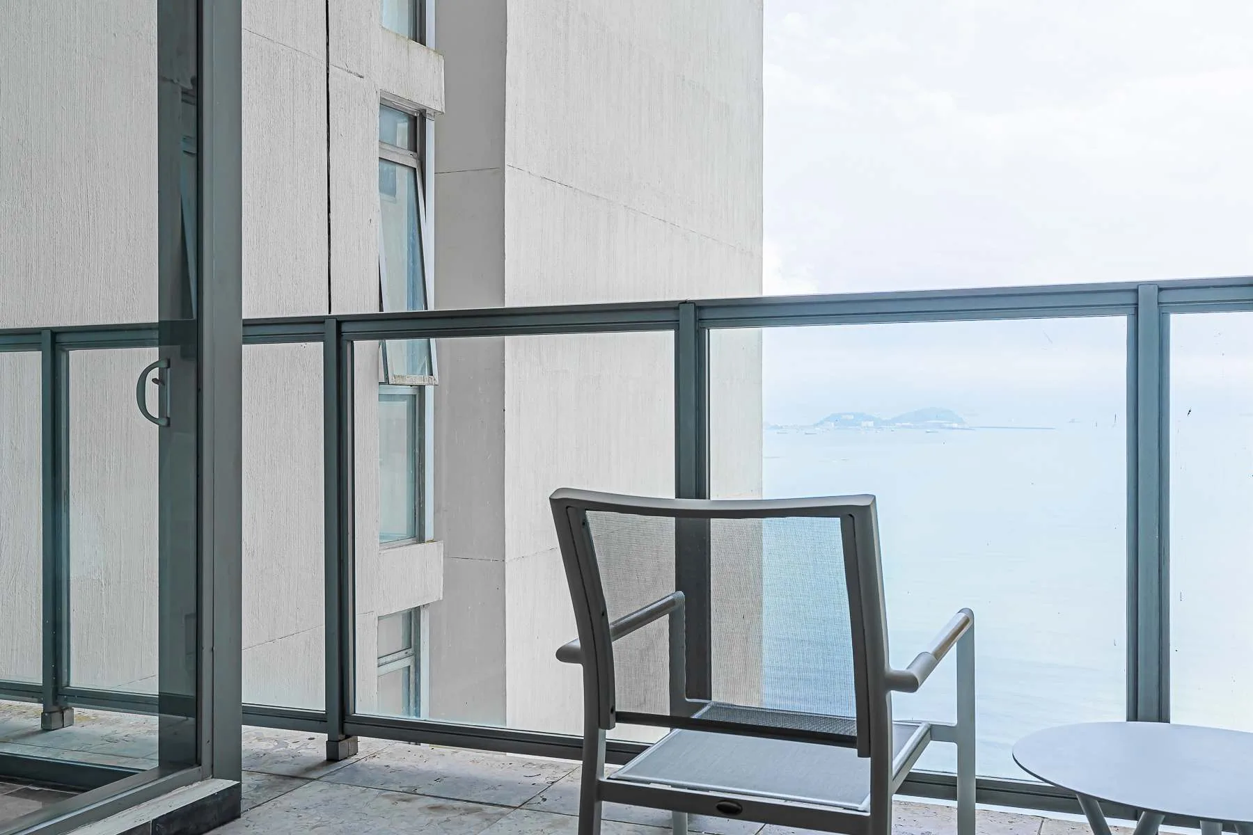 Luxury 1BR in Marbella w/ Balcony & View