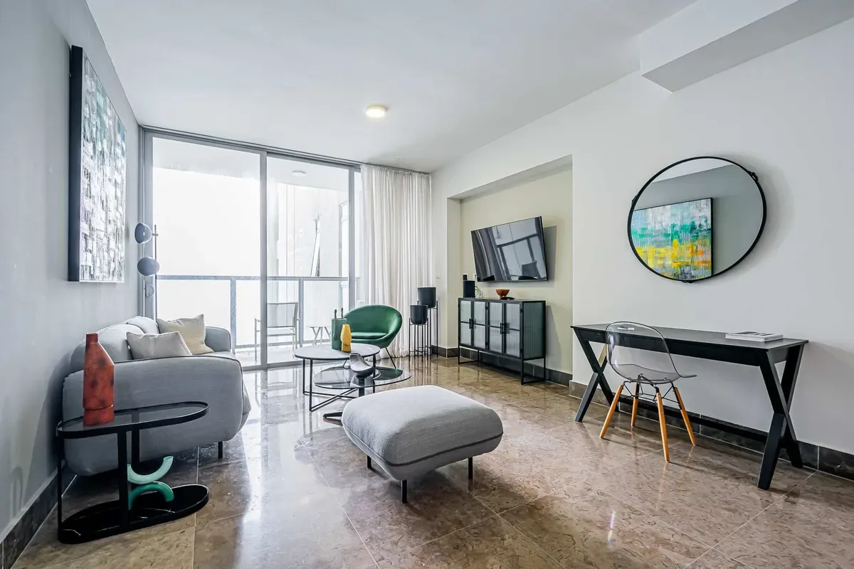 Luxury 1BR in Marbella w/ Balcony & View