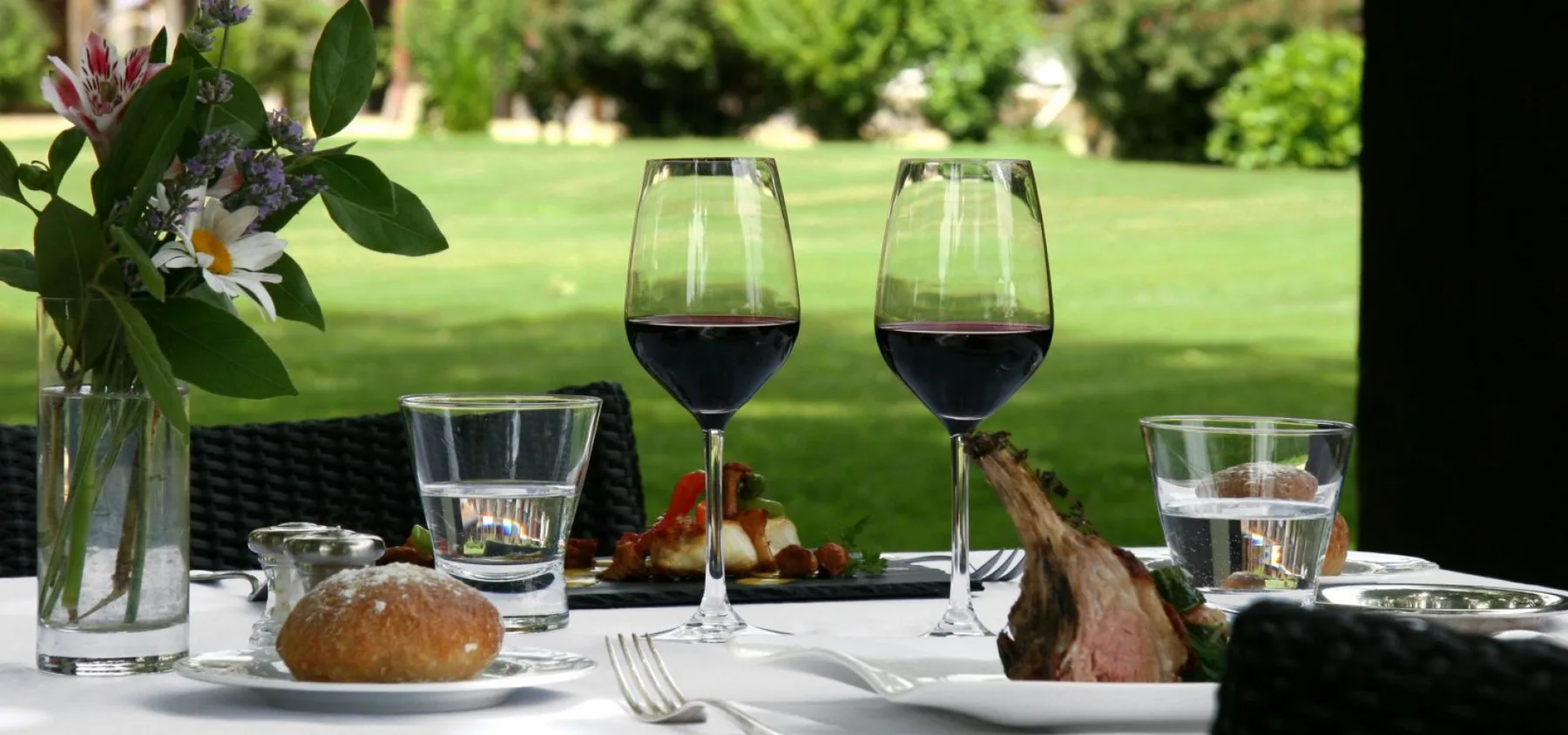 Restaurante semigastronómico en Sabres