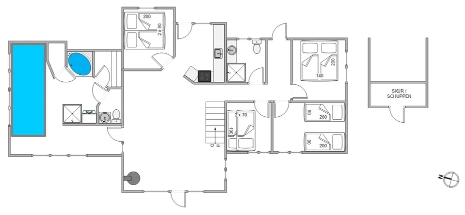 Un plano muestra varias habitaciones, camas, baños y una piscina.