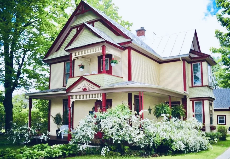 Exterior of Au Loup
