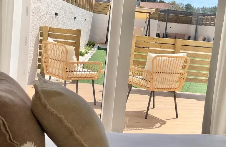 Private terrace and garden access from Os Miñarzos.