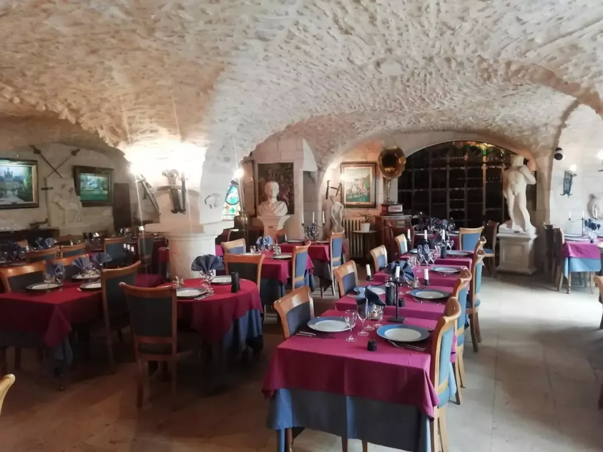 Restaurant in the vaulted halls