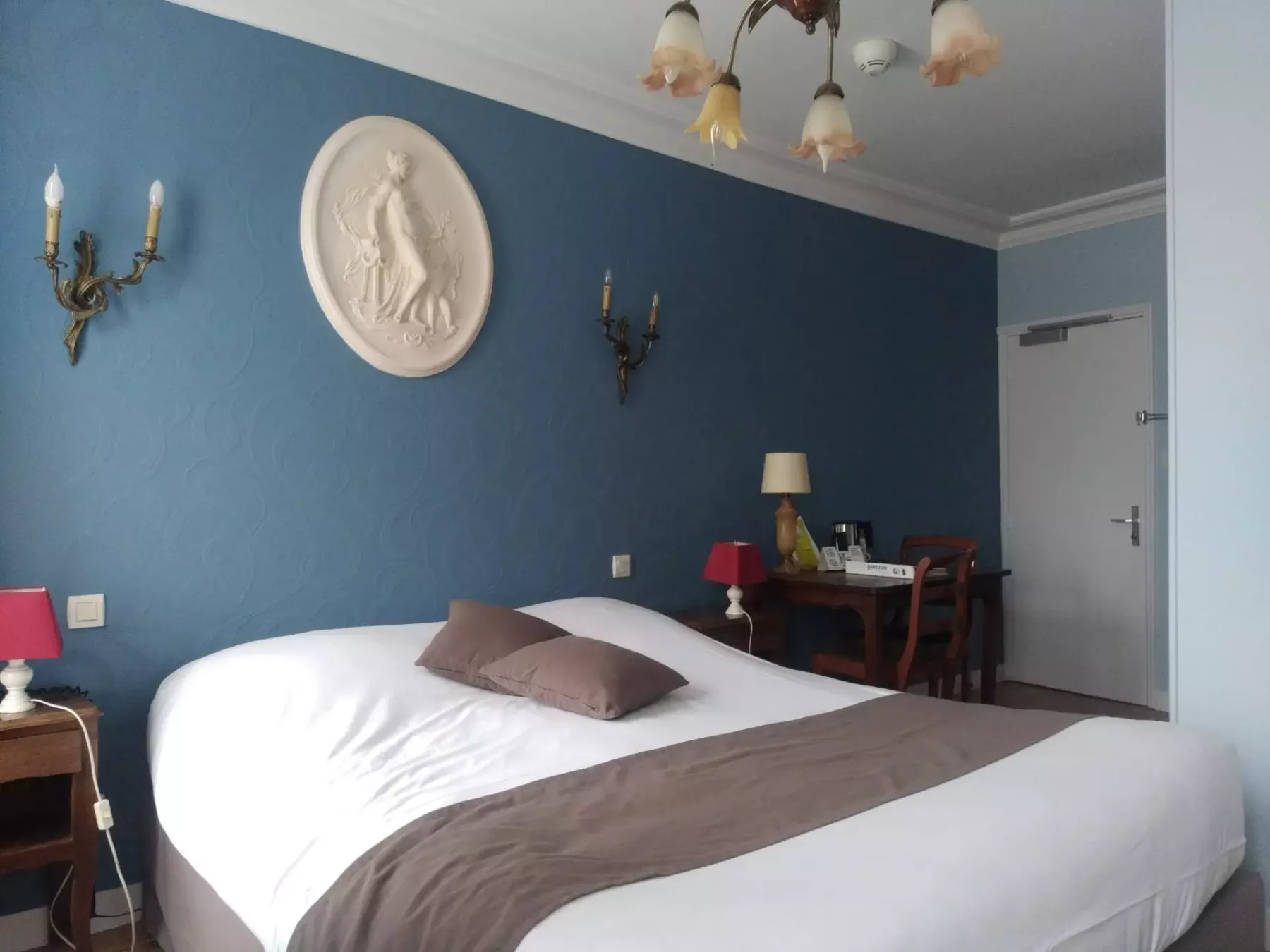 Double room, room 8