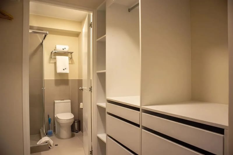 Striking 1BR w/ Perfect Balcony Near Kennedy Park